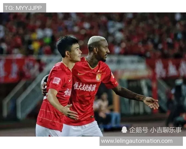 国足球星太太们的幕后故事 揭开她们光鲜亮丽背后的生活与挑战