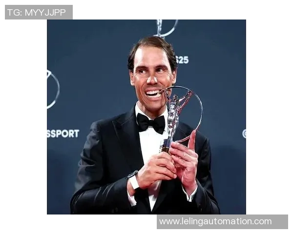 足球巨星荣耀时刻揭秘:从场上到场外的精彩人生与足坛传奇故事 足球巨星荣耀时刻揭秘:从场上到场外的精彩人生与足坛传奇故事