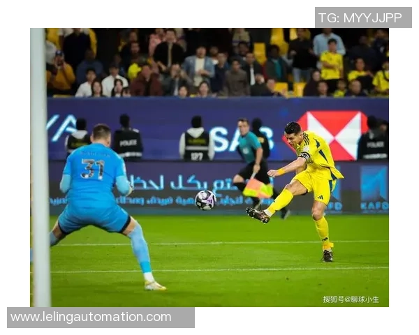 足球巨星同场竞技 展现非凡技艺与默契配合的精彩瞬间 足球巨星同场竞技 展现非凡技艺与默契配合的精彩瞬间